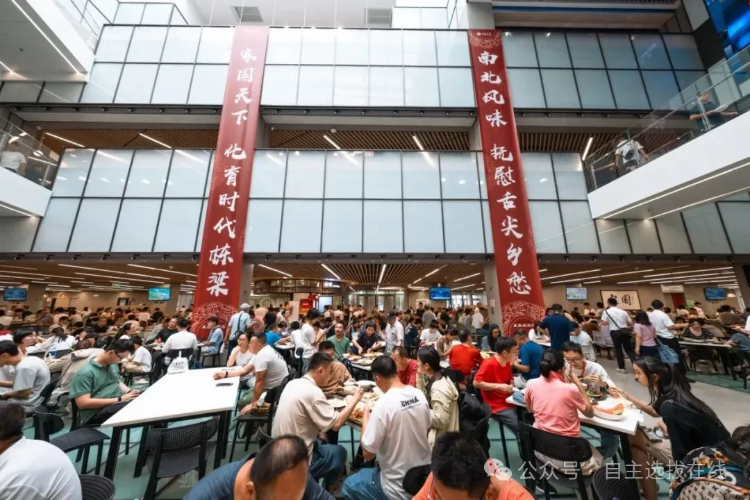 北京大学2025级新生报到现场花絮