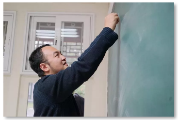 许晨阳在北京国际数学研究中心办公室